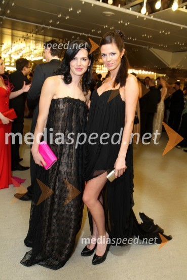 Simona Lampe, modna oblikovalka in Sabina Remar, Miss Universe 2004Viktorji 2010, zaključna zabava