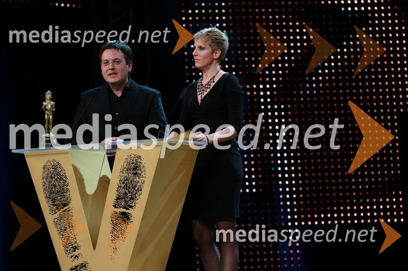 Jani Muhič in Nataša Briški, novinarja POP TV-jaViktorji 2010, dogajanje v dvorani