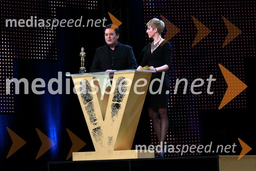 Jani Muhič in Nataša Briški, novinarja POP TV-jaViktorji 2010, dogajanje v dvorani