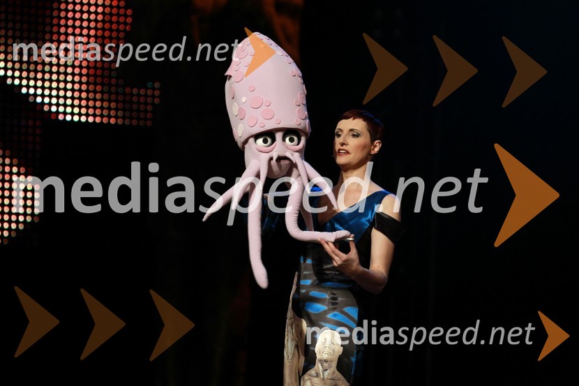 Lucija Čirović, igralka in voditeljica prireditveViktorji 2010, dogajanje v dvorani