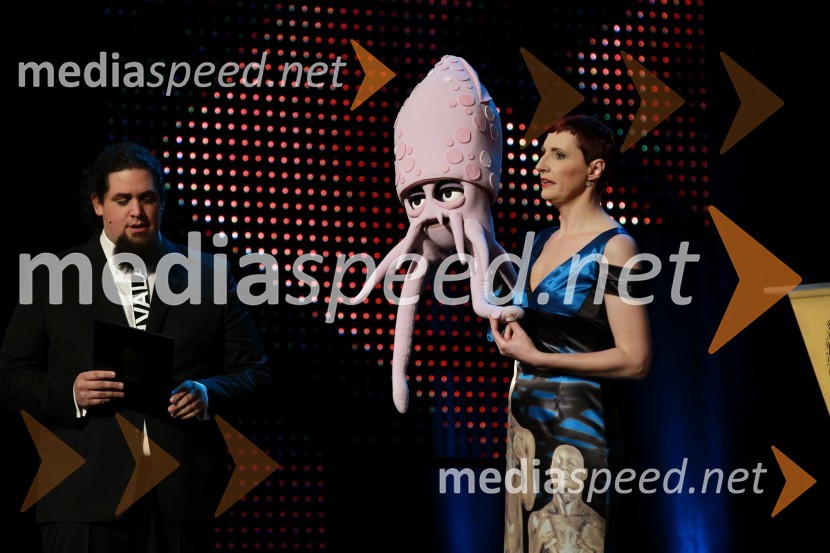 Boštjan Gorenc - Pižama, stand up komik in voditelj prireditve ter Lucija Čirović, igralka in voditeljica prireditveViktorji 2010, dogajanje v dvorani