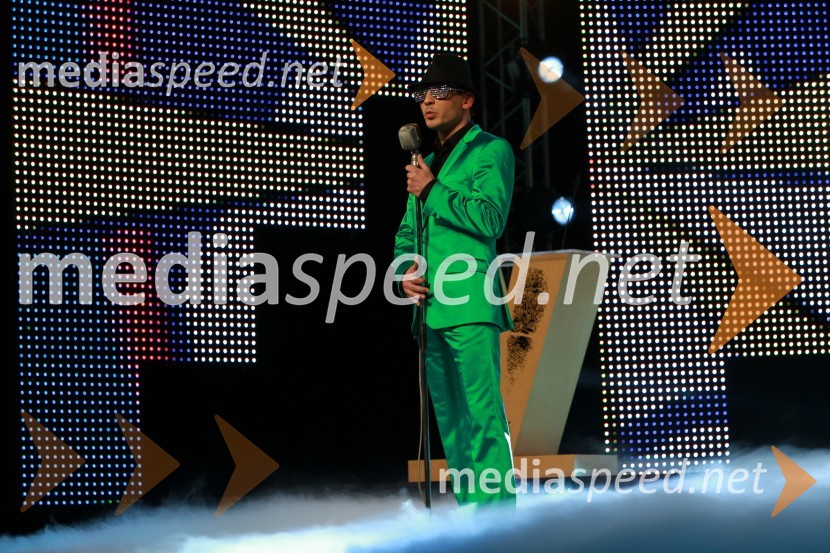 Tadej Toš, igralecViktorji 2010, dogajanje v dvorani