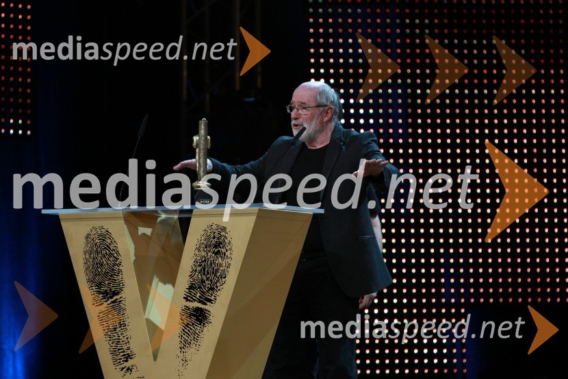 Janez Hočevar-Rifle, igralec 	 
Viktorji 2010, dogajanje v dvorani