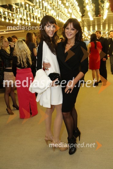 Ula Furlan, voditeljica ter igralka in mama Miša MolkViktorji 2010, zaključna zabava