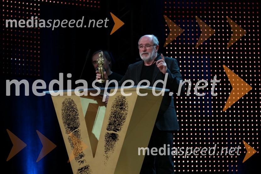 Janez Hočevar-Rifle, igralec 	 
Viktorji 2010, dogajanje v dvorani