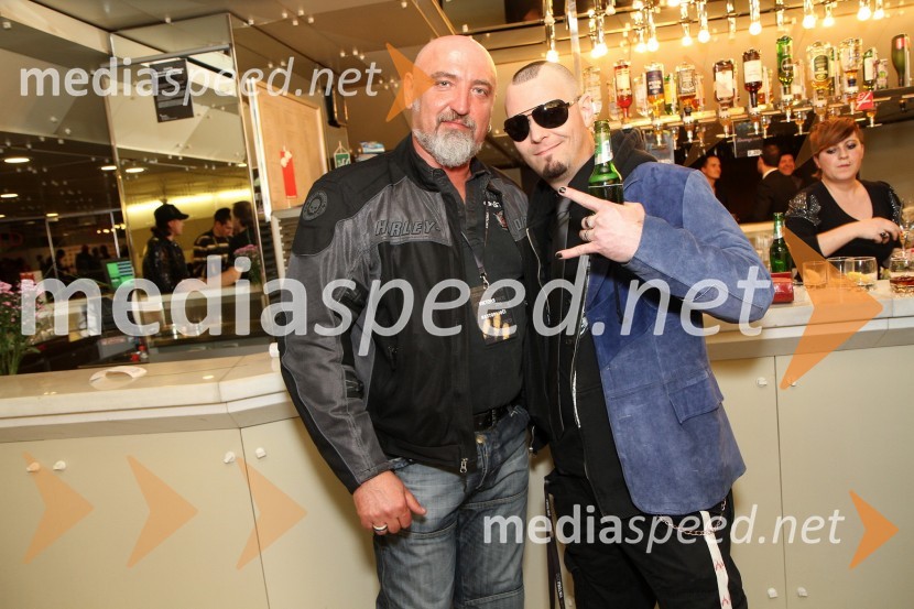 ... in Tomi Meglič, pevec skupine SiddhartaViktorji 2010, zaključna zabava