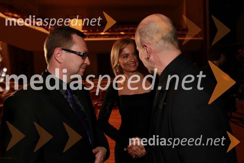 Marko Filli, generalni direktor RTV Slovenija, Katarina Kresal, ministrica za notranje zadeve in Janez Lombergar, direktor Televizije Slovenija 

Viktorji 2010, dogajanje v dvorani