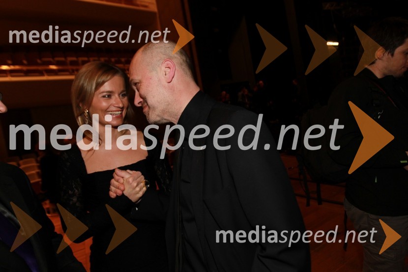 Katarina Kresal, ministrica za notranje zadeve in Janez Lombergar, direktor Televizije Slovenija
Viktorji 2010, dogajanje v dvorani