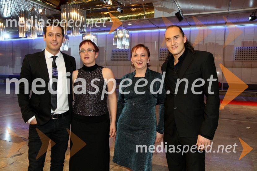 Peter Poles, tv voditelj, Monika Povšič, pomočnica poslovne direktorice Dela, Sabrina Povšič Štimec, odnosi z javnostjo RTV SLO in Vid Valič, tv voditelj in stand up komikViktorji 2010, zaključna zabava