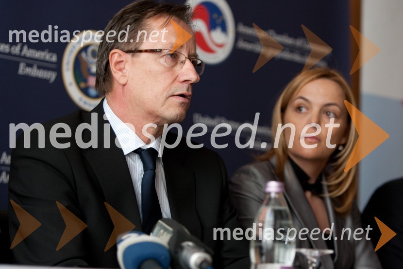 Igor Plestenjak, Japti in mag. Ajša Vodnik, izvršna direktorica Ameriške gospodarske zbornice (AmCham)Ameriška gospodarska zbornica: predstavitev konference U.S. - Slovenia Business Bridge