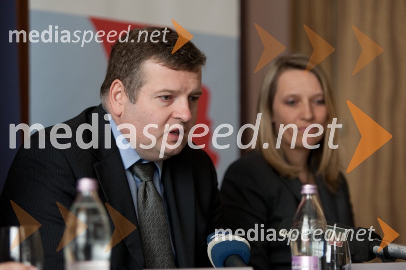 Tomaž Lovše, predsednik Ameriške gospodarske zbornice AmCham in Barbara Bregar Mrzlikar, MBA, direktorica CEEDAmeriška gospodarska zbornica: predstavitev konference U.S. - Slovenia Business Bridge