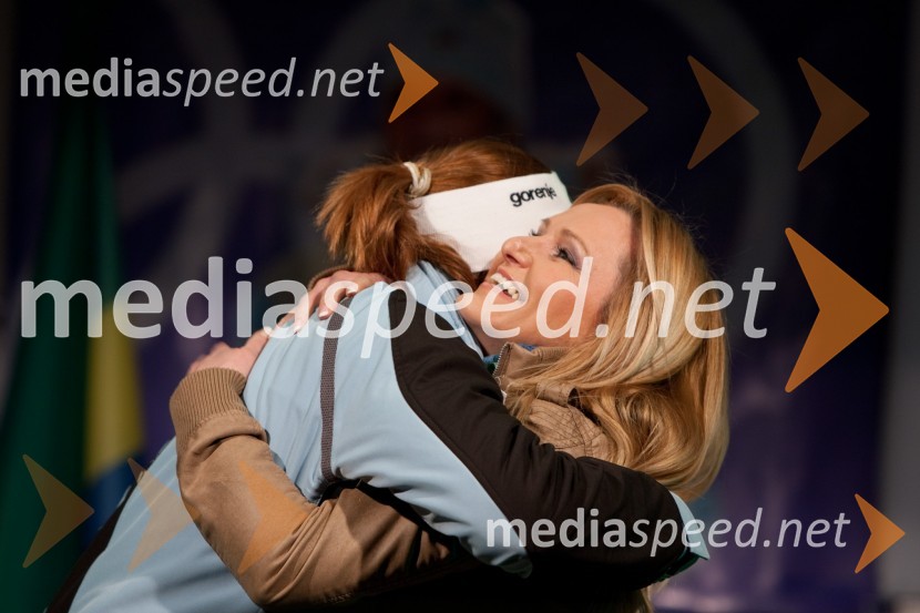 Petra Majdič, smučarska tekačica in Nuša Derenda, pevkaPetra Majdič se je poslovila od športne kariere