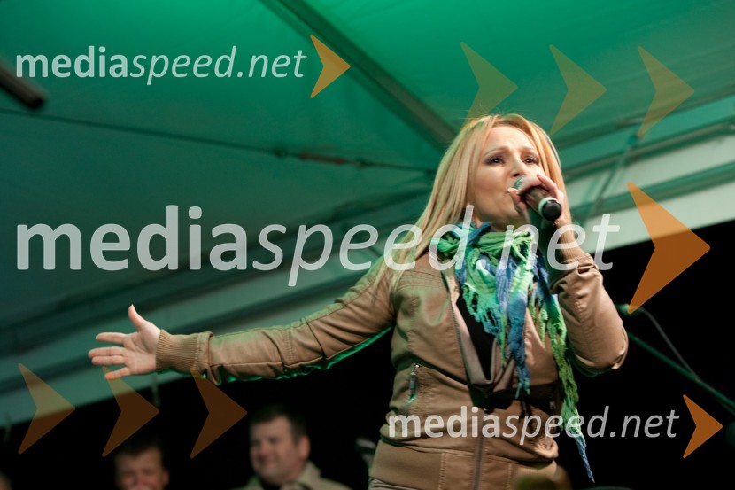 Nuša Derenda, pevkaPetra Majdič se je poslovila od športne kariere