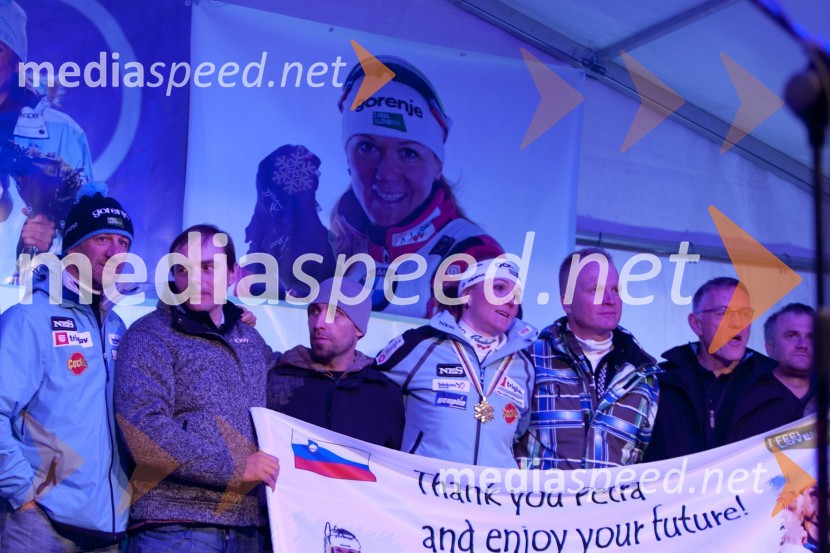 Petra Majdič, smučarska tekačica in njena ekipaPetra Majdič se je poslovila od športne kariere