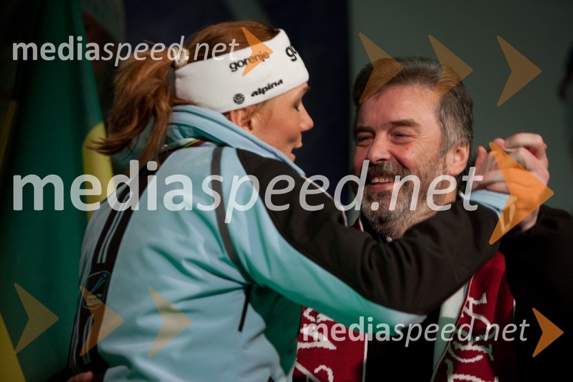 Petra Majdič, smučarska tekačica in Podokničar Franci PestotnikPetra Majdič se je poslovila od športne kariere