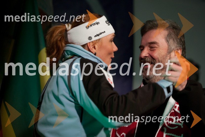 Petra Majdič, smučarska tekačica in Podokničar Franci PestotnikPetra Majdič se je poslovila od športne kariere