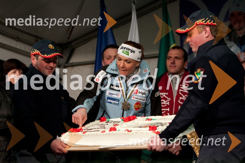 ..., Petra Majdič, smučarska tekačica in ...Petra Majdič se je poslovila od športne kariere