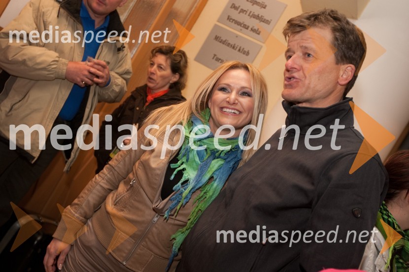 Nuša Derenda, pevka in Dolfe Vojsk, nekdanji direktor ElanaPetra Majdič se je poslovila od športne kariere