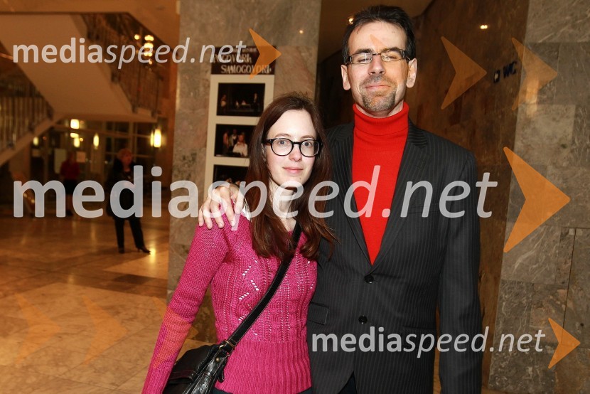 Matej Krajnc, pesnik, pisatelj in prevajalec ter soproga LenkaDekameron, premiera v SNG Nova Gorica