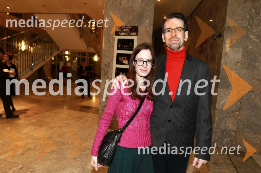 Matej Krajnc, pesnik, pisatelj in prevajalec ter soproga LenkaDekameron, premiera v SNG Nova Gorica