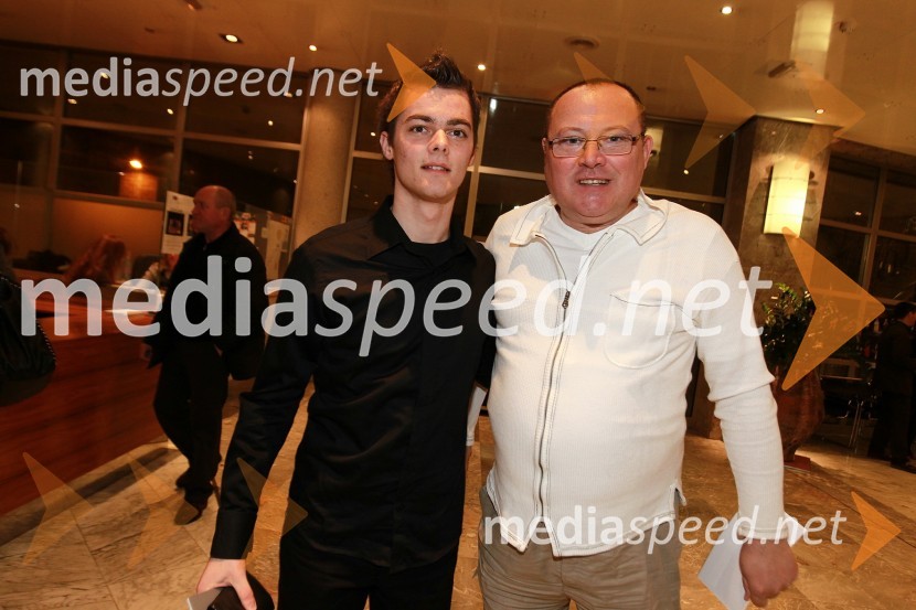 Denis Malnar in njegov učitelj Nace Junkar, pevecDekameron, premiera v SNG Nova Gorica