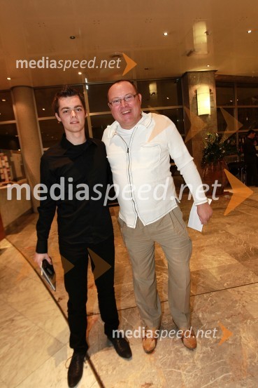 Denis Malnar in njegov učitelj Nace Junkar, pevecDekameron, premiera v SNG Nova Gorica