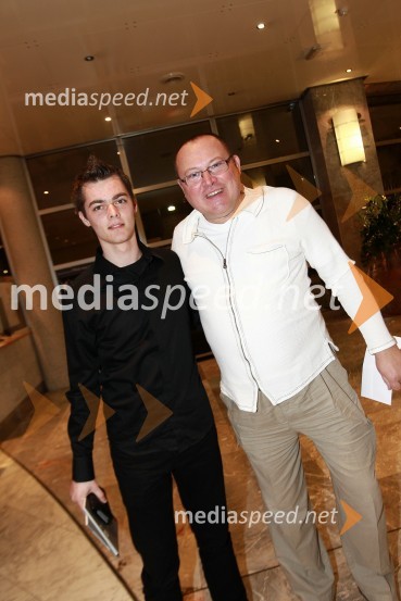 Denis Malnar in njegov učitelj Nace Junkar, pevecDekameron, premiera v SNG Nova Gorica