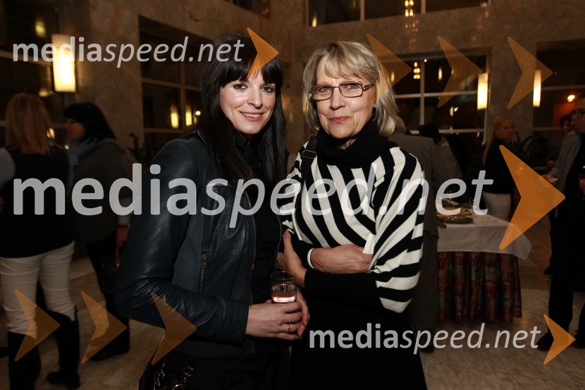 Ana Dolinar Horvat, igralka in Minu Kjuder, igralkaDekameron, premiera v SNG Nova Gorica