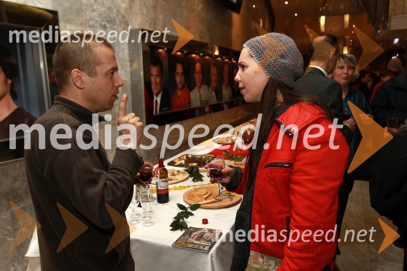 Vladimir Hmeljak, tonski tehnik, in Maja Nemec, igralka
Dekameron, premiera v SNG Nova Gorica