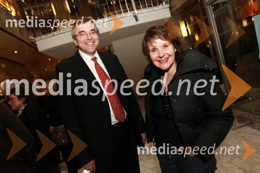 Borut Bašin, Odnosi z javnostjo, SNG Nova Gorica in soproga Tatjana Šundovski BašinDekameron, premiera v SNG Nova Gorica