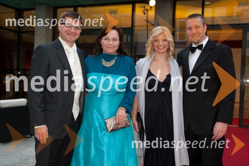 Dejan Turk, predsednik uprave Simobil d.d., soproga Mateja in Gregor Pilgram, predsednik uprave zavarovalnice Generali s soprogoTradicionalni ples Združenja manager 2011