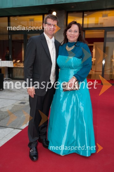 	Dejan Turk, predsednik uprave Simobil d.d., soproga MatejaTradicionalni ples Združenja manager 2011