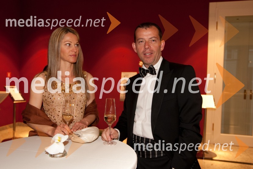 Enzo Smrekar, član uprave Droga Kolinska in soproga Laura Smrekar, vodja marketinga in odnosov z javnostmi Competo d.o.o.
Tradicionalni ples Združenja manager 2011