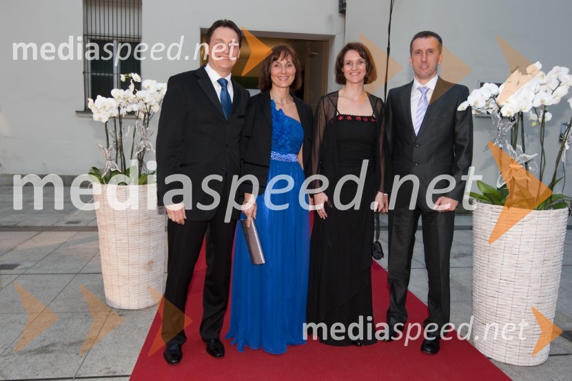 TOne Petrič, direktor CISCO, soproga Mateja, ... in ...Tradicionalni ples Združenja manager 2011