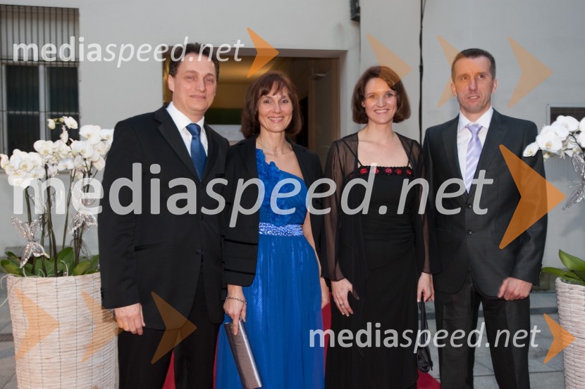 Tone Petrič, direktor CISCO, soproga Mateja, ... in ...Tradicionalni ples Združenja manager 2011