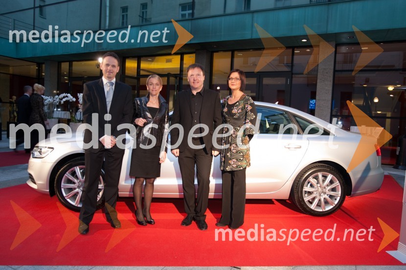 Franci Bolta, direktor avtomobilske znamke Audi pri Porsche Slovenija d.o.o., soproga Mirjam, Samo Pagon, vodja marketinga znamke Audi pri podjetju Porsche Slovenija d.o.o. in ...Tradicionalni ples Združenja manager 2011