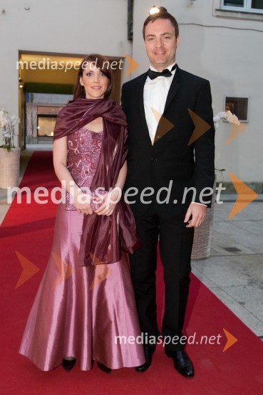 Samo Mirnik, direktor Renderspace in Barbara Strašek, vodja trženja KLS Ljubno d.d.Tradicionalni ples Združenja manager 2011
