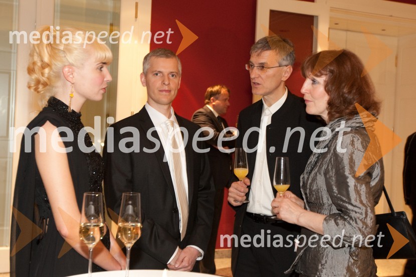 Josip Aleksej Požru, detektiv in soproga Urška,  Janko Lah, direktor Agore in soproga MirjanaTradicionalni ples Združenja manager 2011