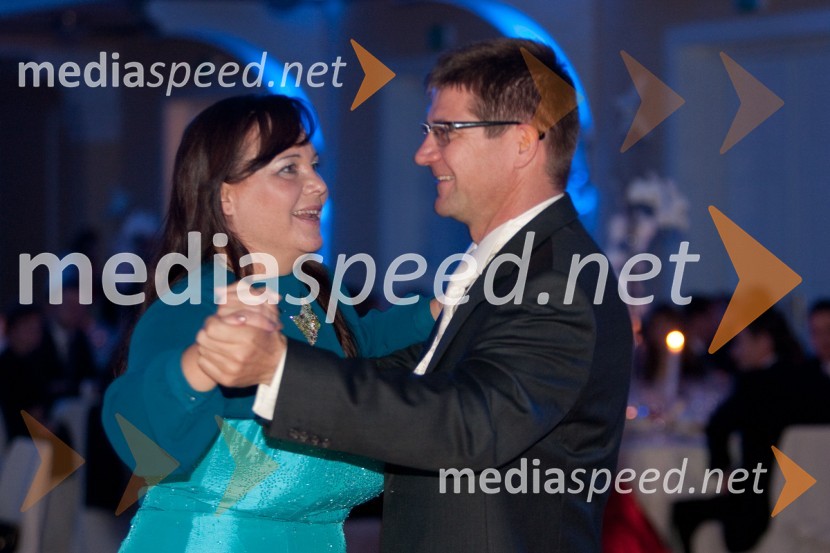 Dejan Turk, predsednik uprave Simobil d.d. in soproga MatejaTradicionalni ples Združenja manager 2011