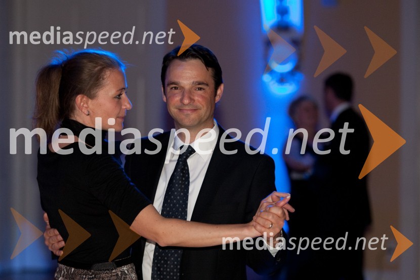 Danilo Ferjančič, generalni direktor Porsche Slovenija d.o.o. in soproga PolonaTradicionalni ples Združenja manager 2011