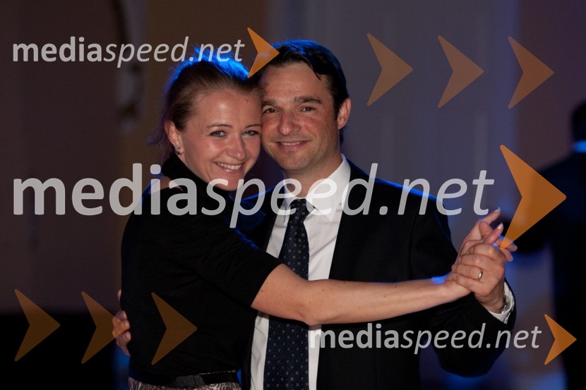 Danilo Ferjančič, generalni direktor Porsche Slovenija d.o.o. in soproga PolonaTradicionalni ples Združenja manager 2011