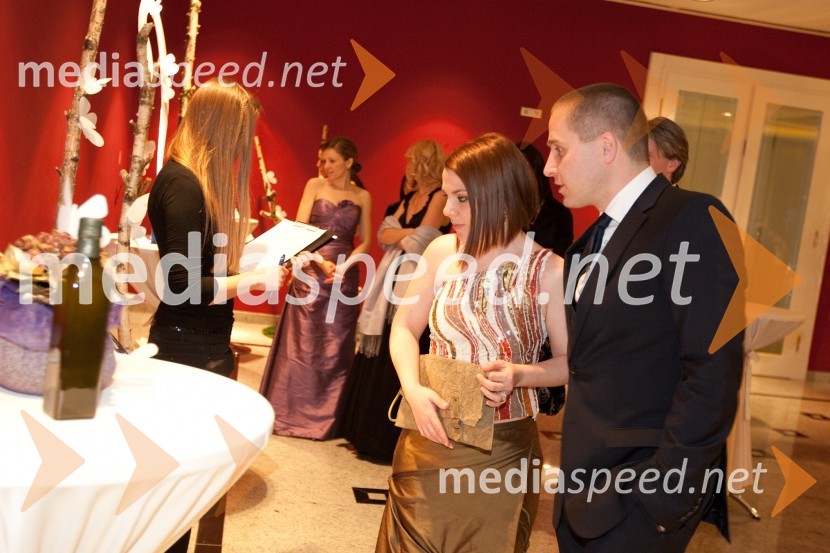 Tjaša Kolenc Filipčič, predsednica sekcije Mladi manager v Združenju Manager in soprogTradicionalni ples Združenja manager 2011