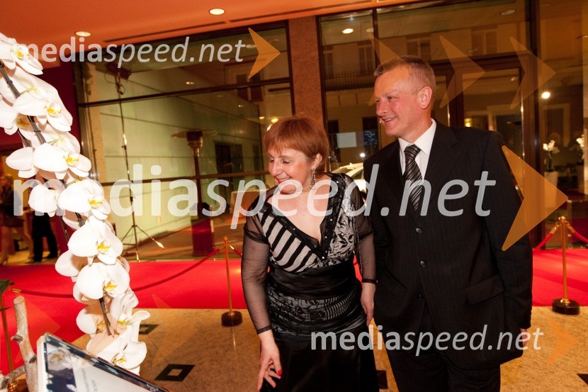 Tatjana Fink, direktorica podjetja Trimo Trebnje d.d. in soprog FrancTradicionalni ples Združenja manager 2011