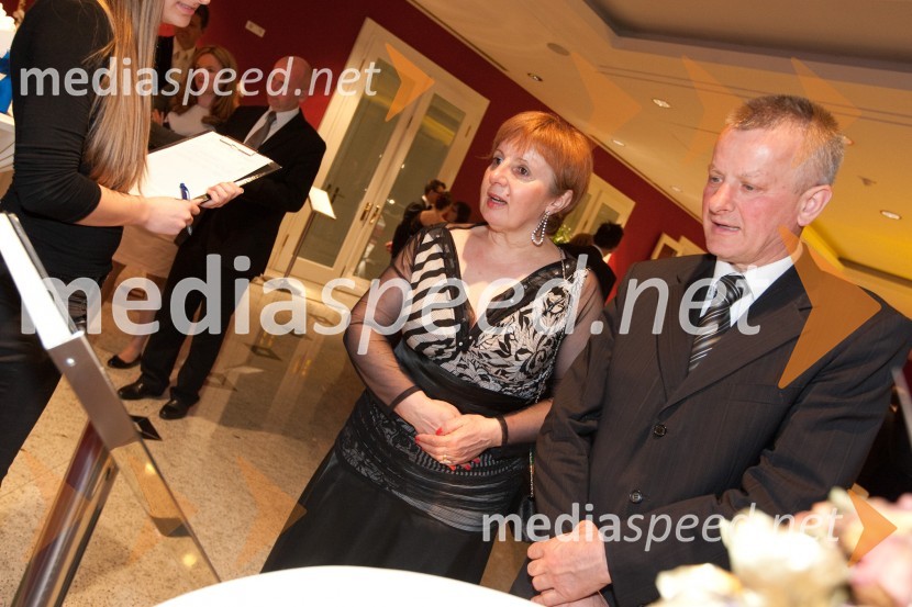 Tatjana Fink, direktorica podjetja Trimo Trebnje d.d. in soprog FrancTradicionalni ples Združenja manager 2011