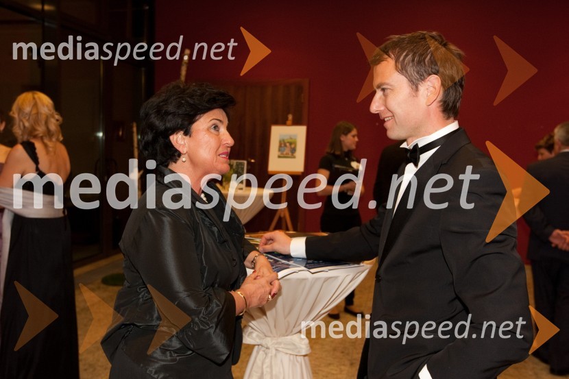 Branka Neffat, članica Nadzornega sveta Slovenskih železnic in Tomaž Orešič, EFT GroupTradicionalni ples Združenja manager 2011
