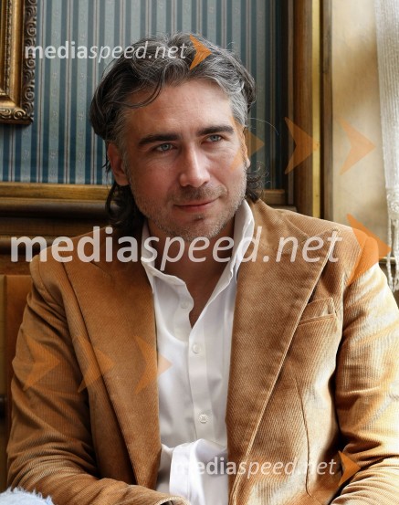 Jan Plestenjak, pevecJan Plestenjak, pevec