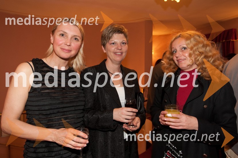 Darja Reichman, igralka, Mirjam Drnovšček, v.d. direktorica Prešernovega gledališča Kranj in mag. Tina Kosi, upravnica SLG Celje41. Teden slovenske drame v Prešernovem gledališču Kranj, zaključek in podelitev nagrad