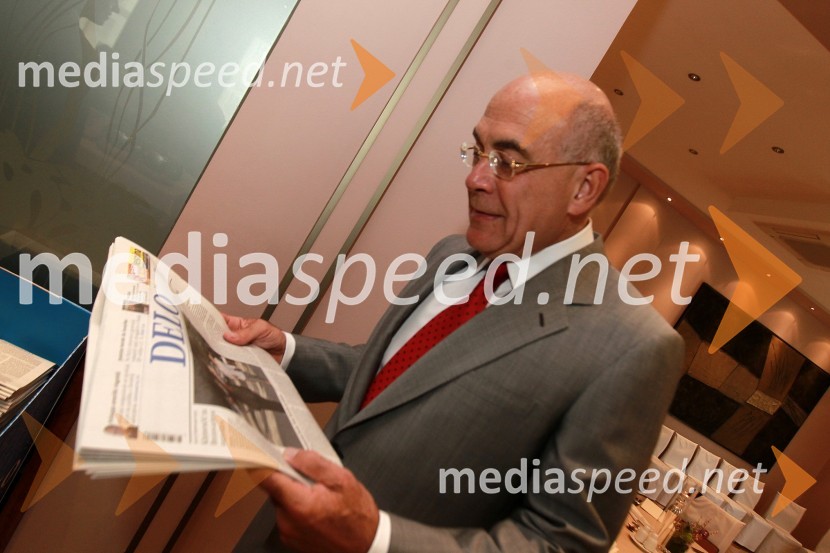 Yousif B. Ghafari, nekdanji veleposlanik ZDA v SlovenijiAmCham Investicijska konferenca U.S.-Slovenia business bridge: Cross U.S.-Slovenia investment opportunities for entrepreneurs