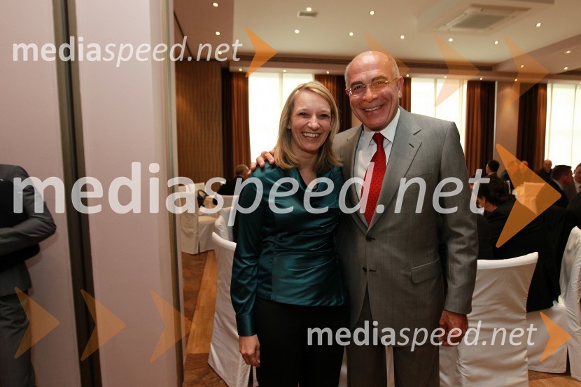 Barbara Bregar Mrzlikar, direktorica CEED in Yousif B. Ghafari, nekdanji veleposlanik ZDA v SlovenijiAmCham Investicijska konferenca U.S.-Slovenia business bridge: Cross U.S.-Slovenia investment opportunities for entrepreneurs