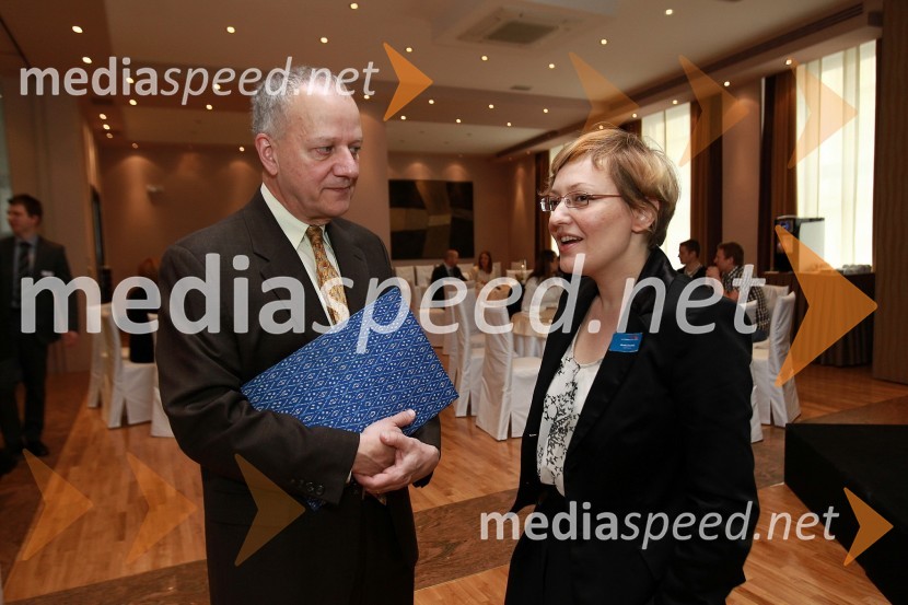 Joseph A. Mussomeli, veleposlanik ZDA v Sloveniji in ...AmCham Investicijska konferenca U.S.-Slovenia business bridge: Cross U.S.-Slovenia investment opportunities for entrepreneurs